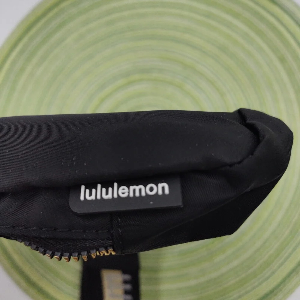 Lululemon Everywhere Crossbody Belt Bag Wordmark Black/Gold